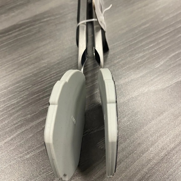 Disney Star Wars Mandalorian Heat Resistant Silicone Tongs Cookware Bakeware NEW - Picture 6 of 11